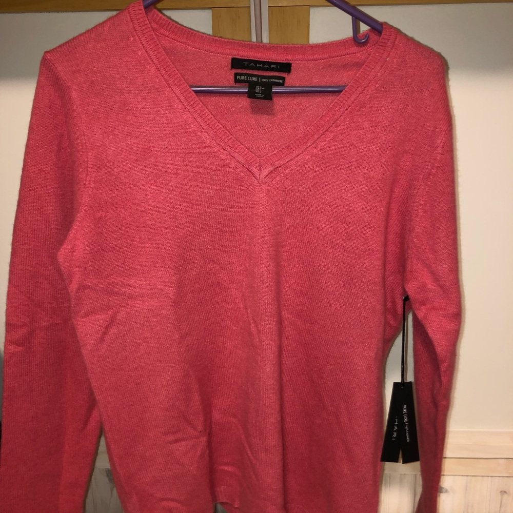 TAHARI CASHMERE SWEATER